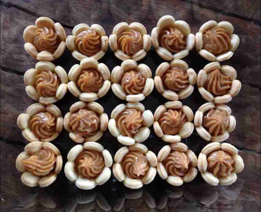 Sweets & Desserts by Leigh Ross