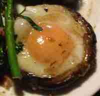 Mushroom baked eggs